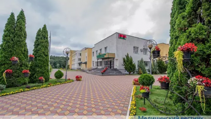Почему в Лунинецкой ЦРБ укомплектованность врачами – 97,6 %, а средним медперсоналом – 99 %?